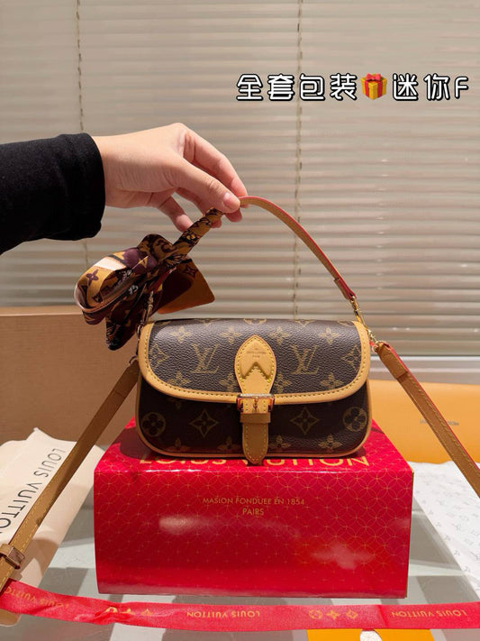 S082 L Mini Baguette Bag