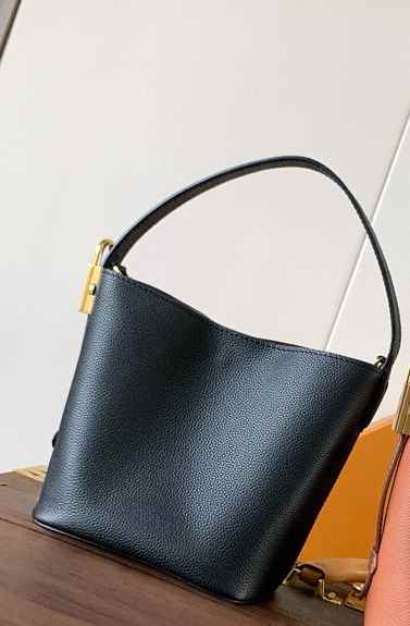 S1405 L Low Key Bucket Bag