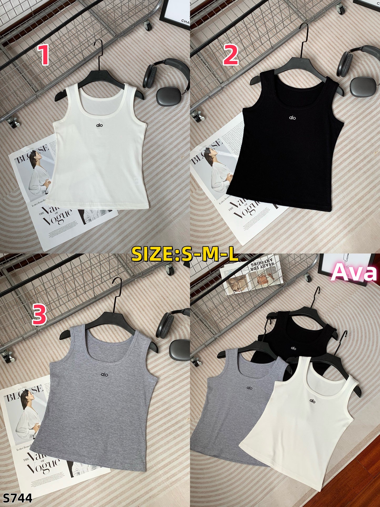 S744 alo knitted vest